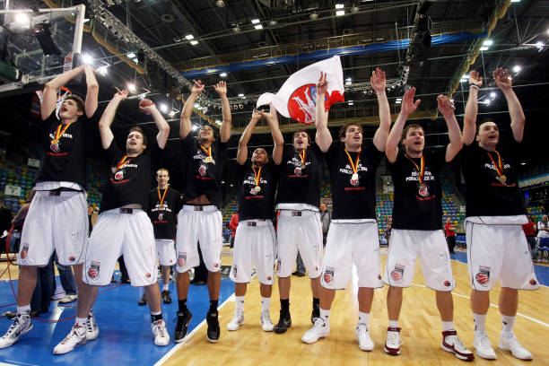 在攻防两端 在攻防两端