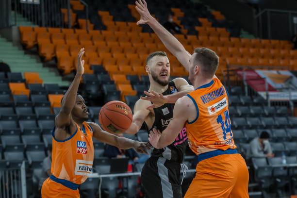 友送出助攻 友送出助攻